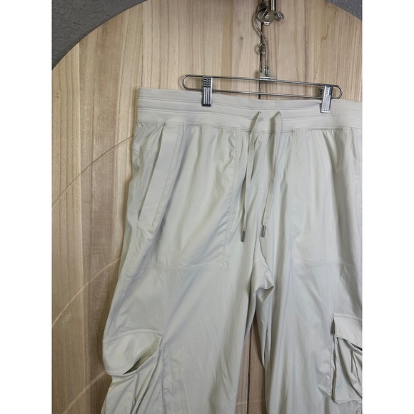 NWT Lululemon Dance Studio Relaxed-Fit Mid-Rise Cargo Pant
Bone Size XL - Picture 8 of 15
